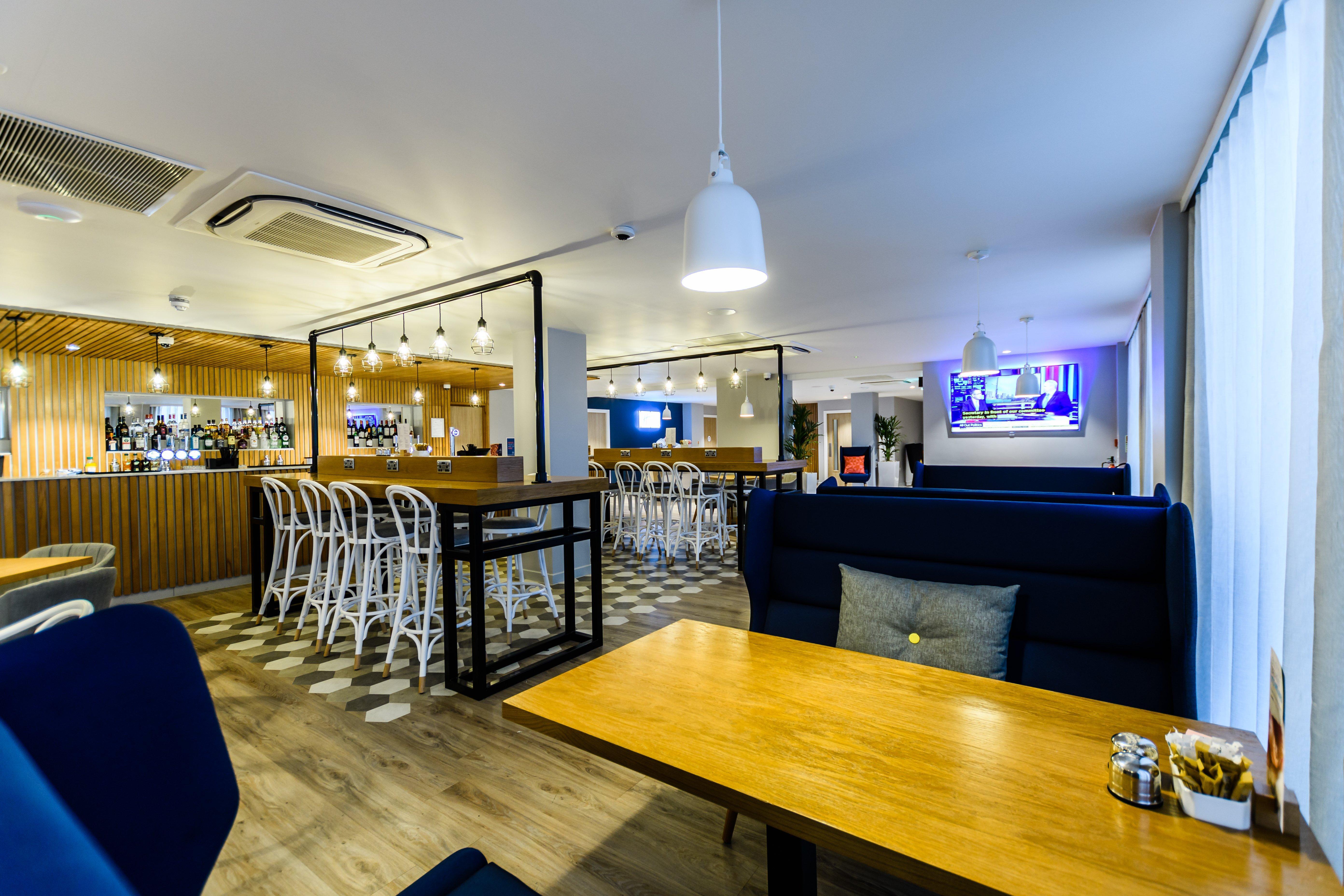 Holiday Inn Express - Wigan By Ihg Εξωτερικό φωτογραφία