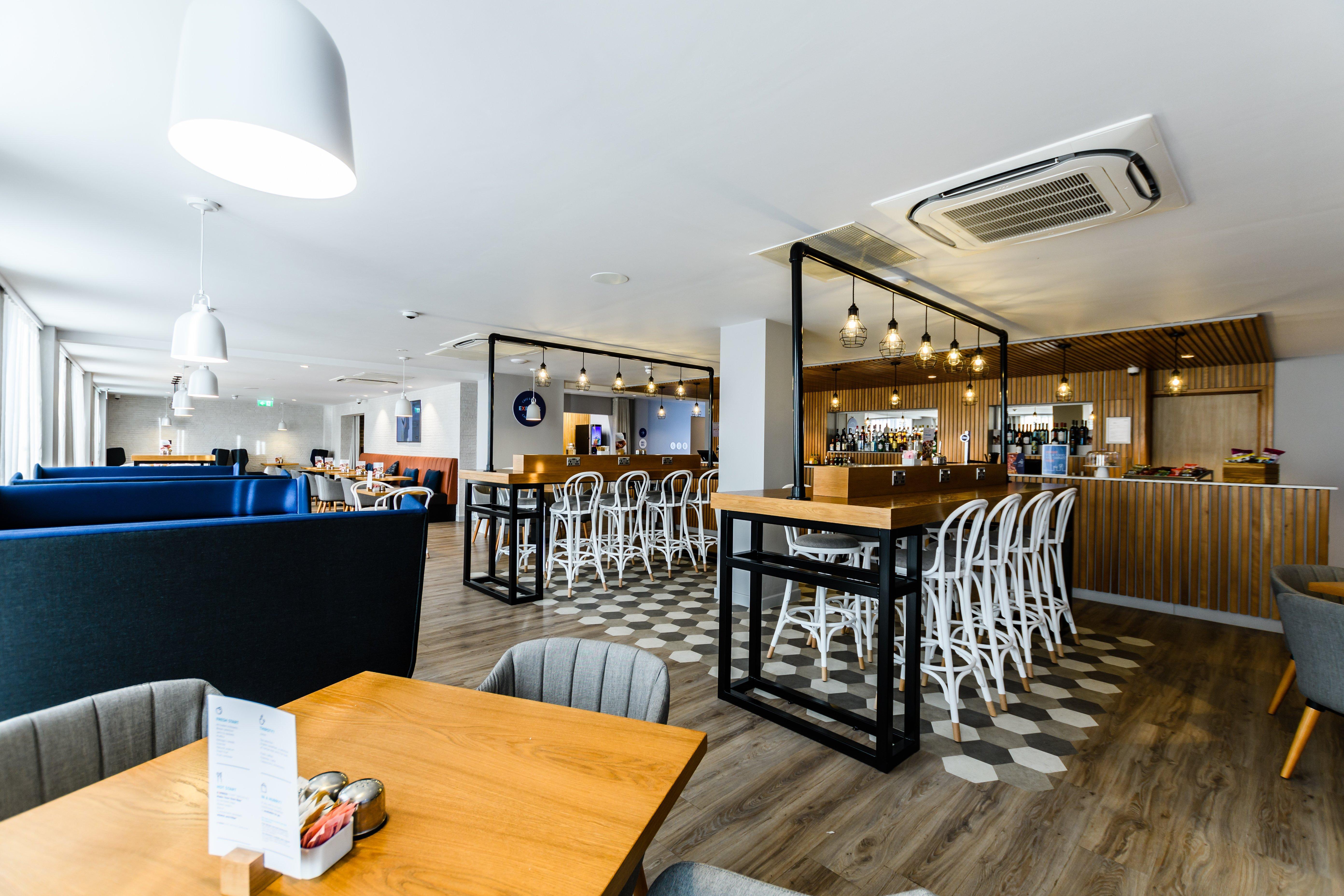 Holiday Inn Express - Wigan By Ihg Εξωτερικό φωτογραφία