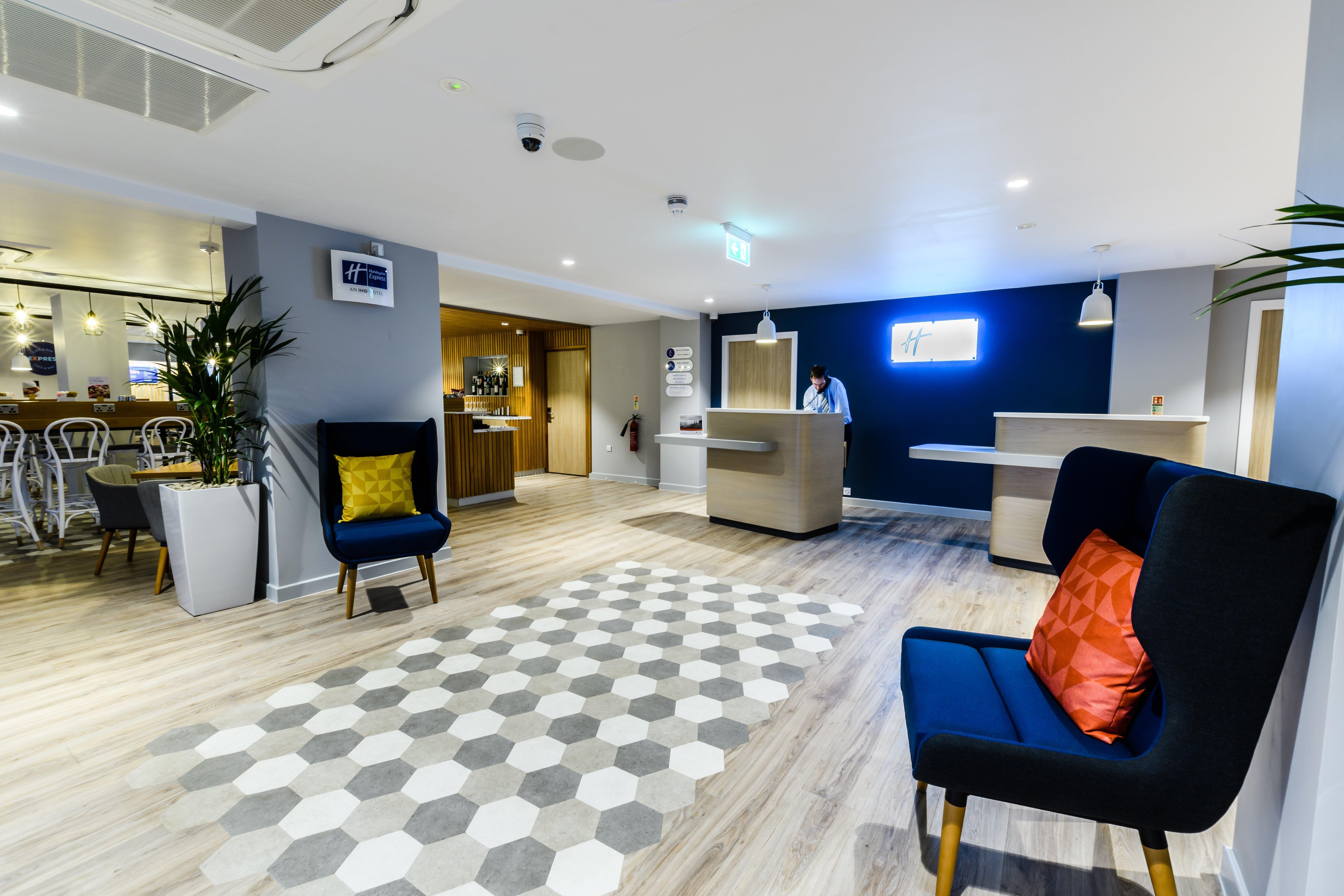 Holiday Inn Express - Wigan By Ihg Εξωτερικό φωτογραφία