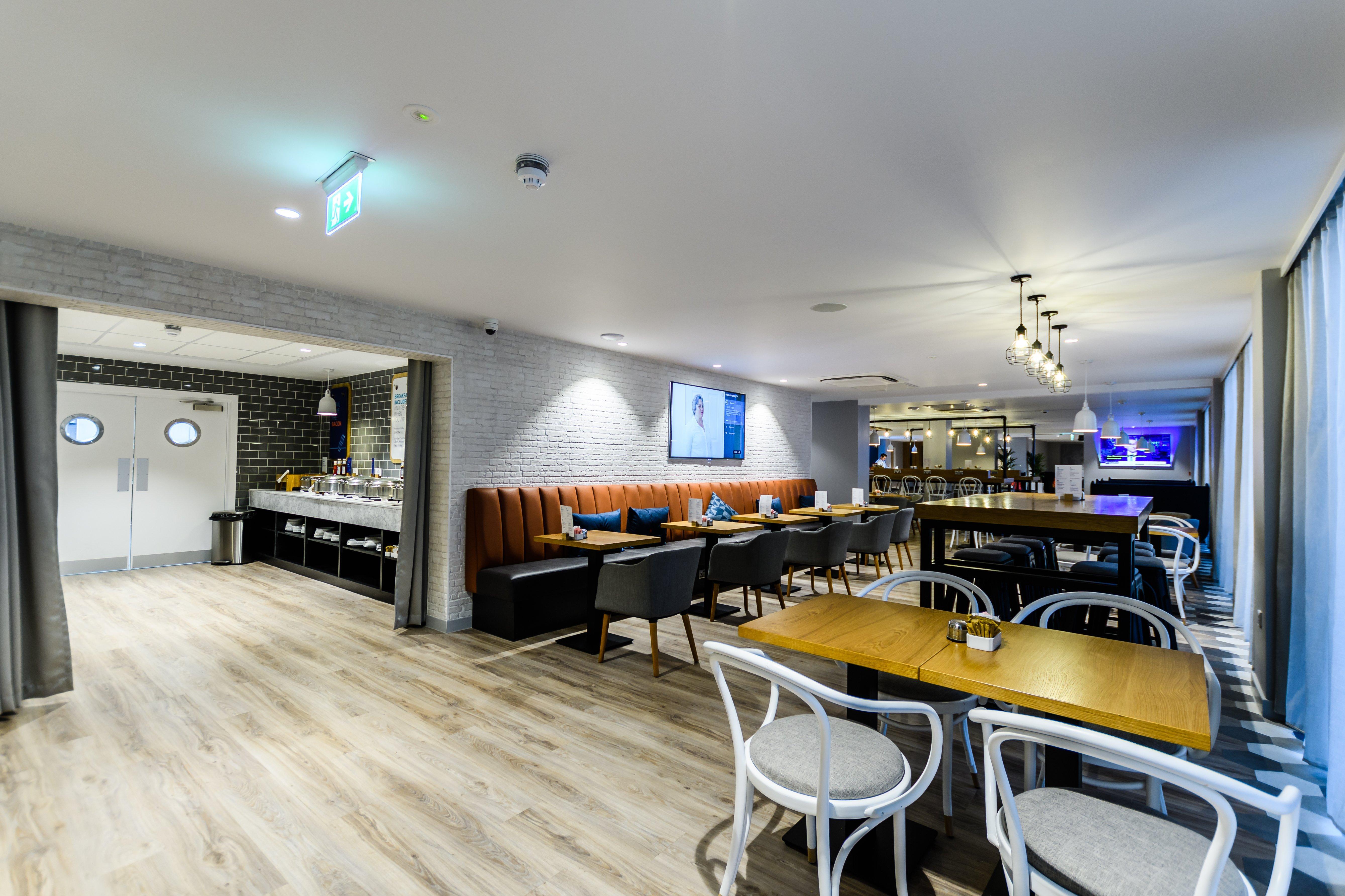 Holiday Inn Express - Wigan By Ihg Εξωτερικό φωτογραφία