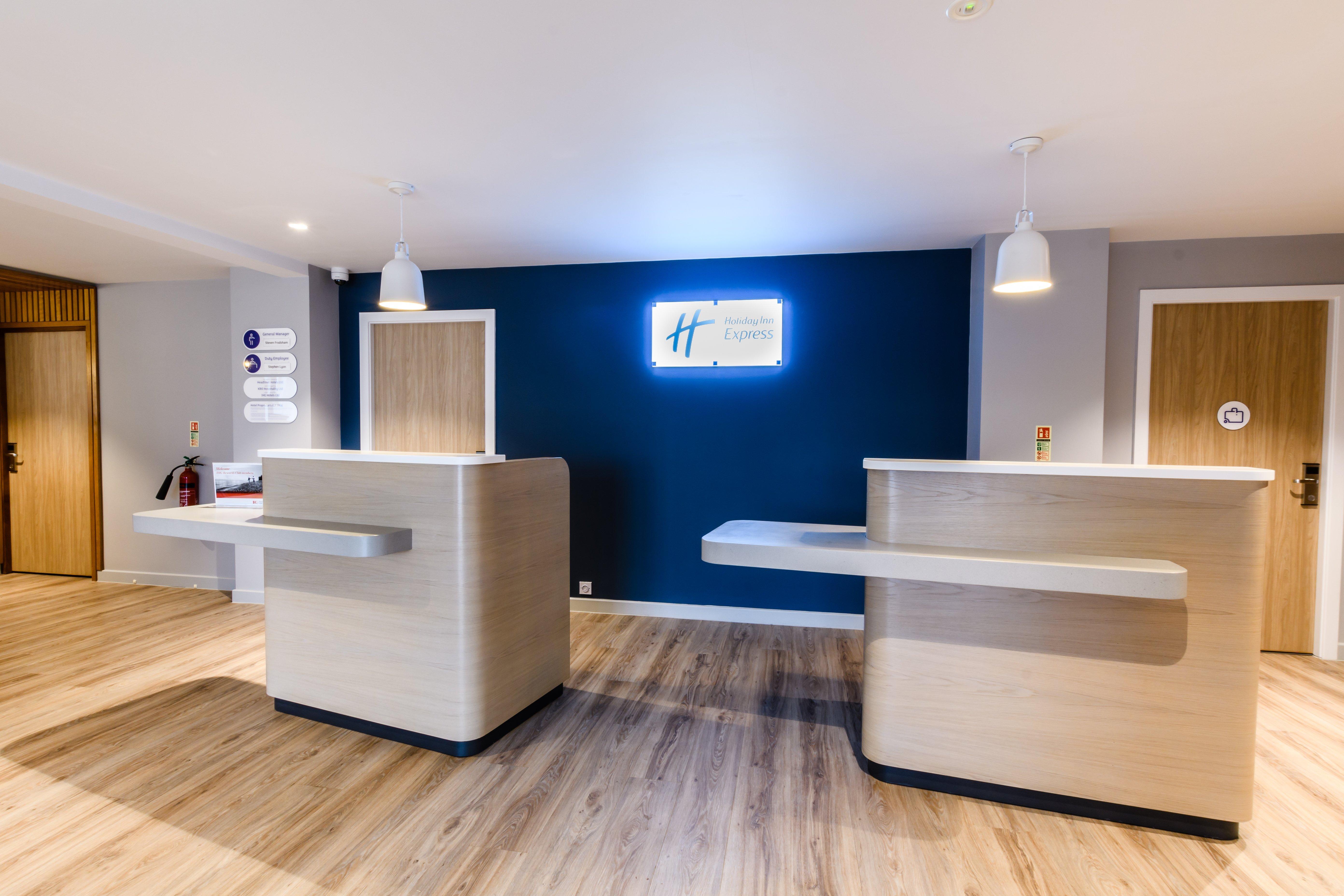 Holiday Inn Express - Wigan By Ihg Εξωτερικό φωτογραφία