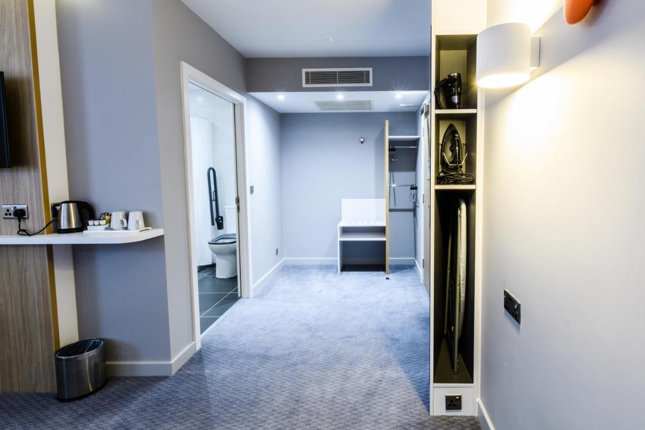 Holiday Inn Express - Wigan By Ihg Εξωτερικό φωτογραφία