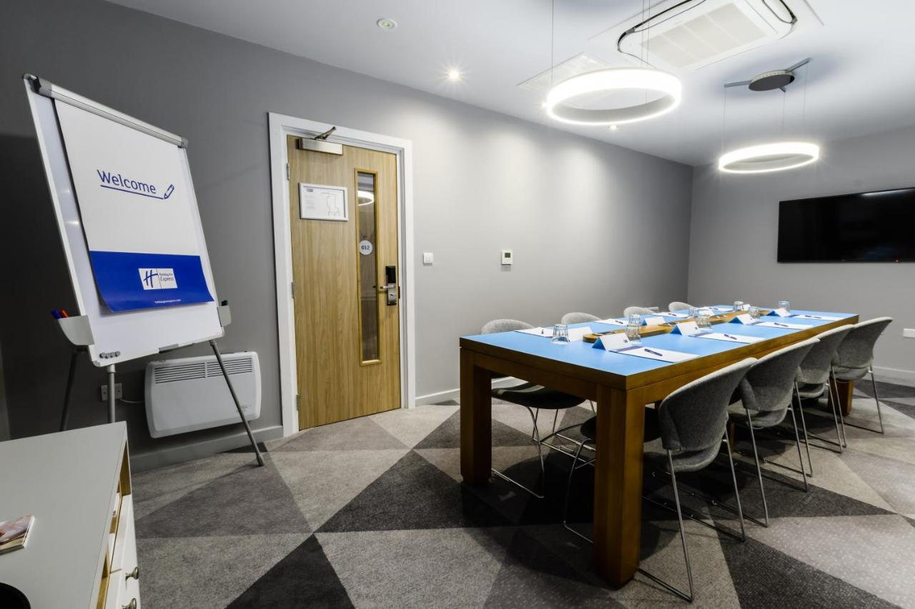 Holiday Inn Express - Wigan By Ihg Εξωτερικό φωτογραφία