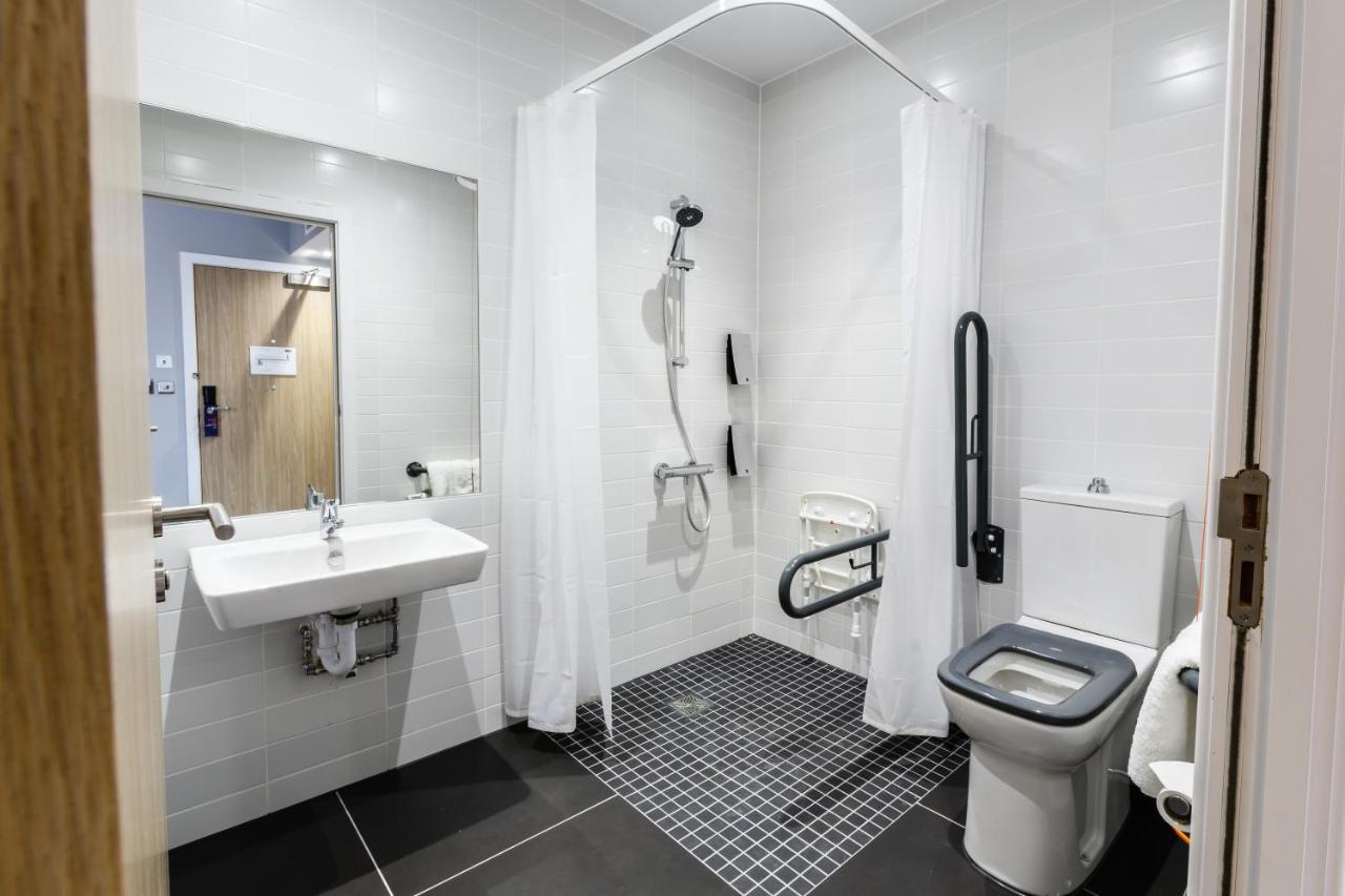 Holiday Inn Express - Wigan By Ihg Εξωτερικό φωτογραφία