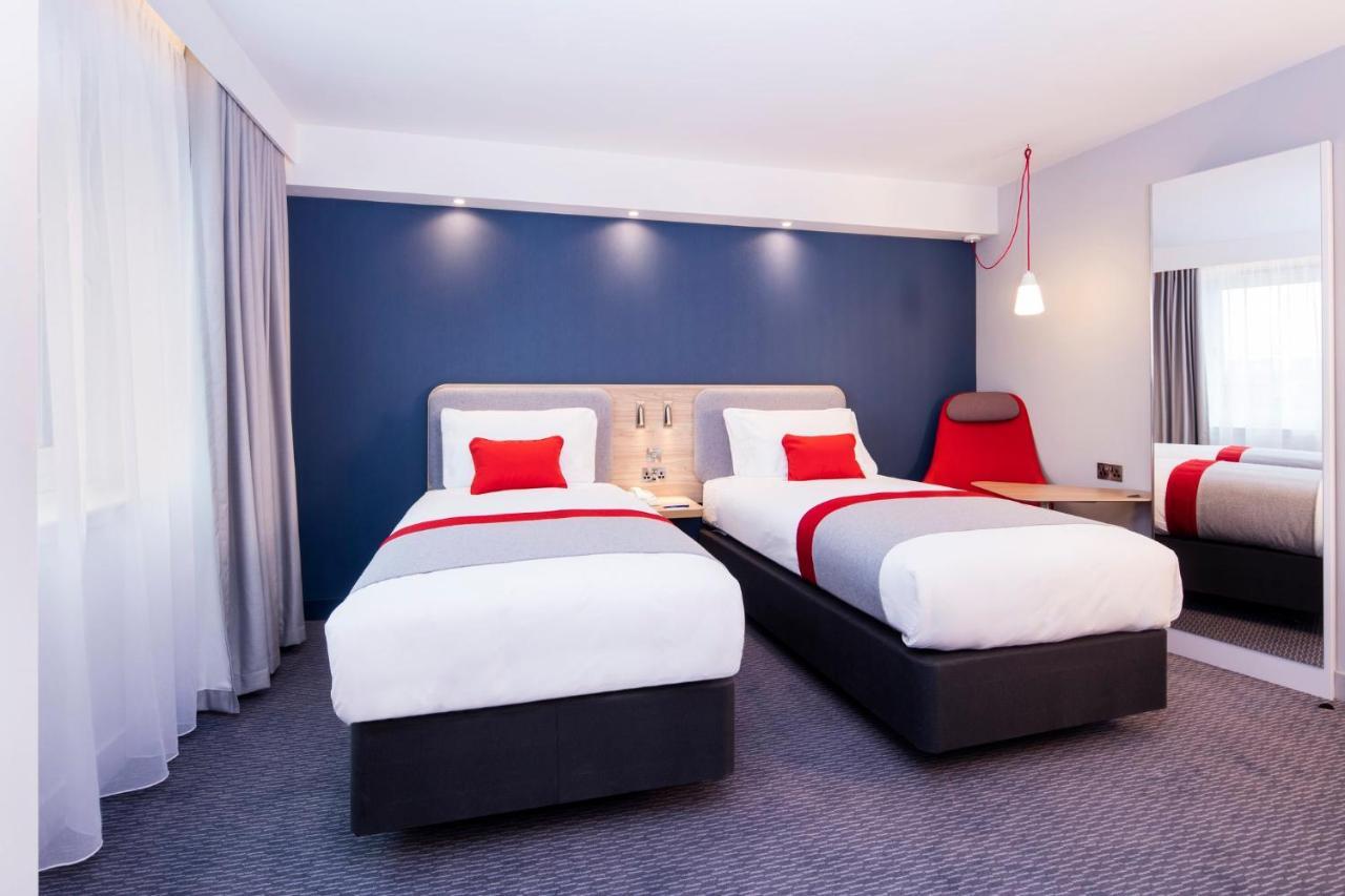 Holiday Inn Express - Wigan By Ihg Εξωτερικό φωτογραφία