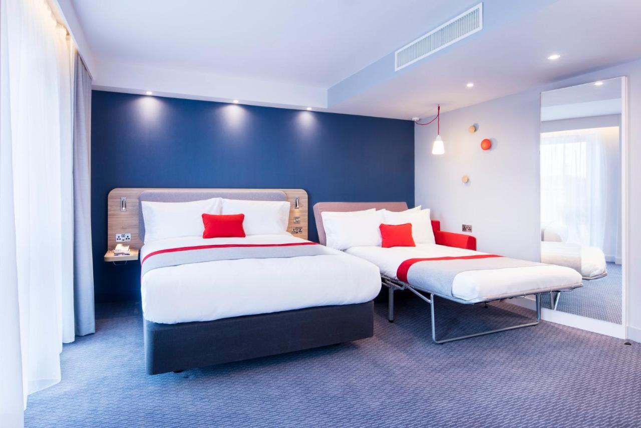 Holiday Inn Express - Wigan By Ihg Εξωτερικό φωτογραφία