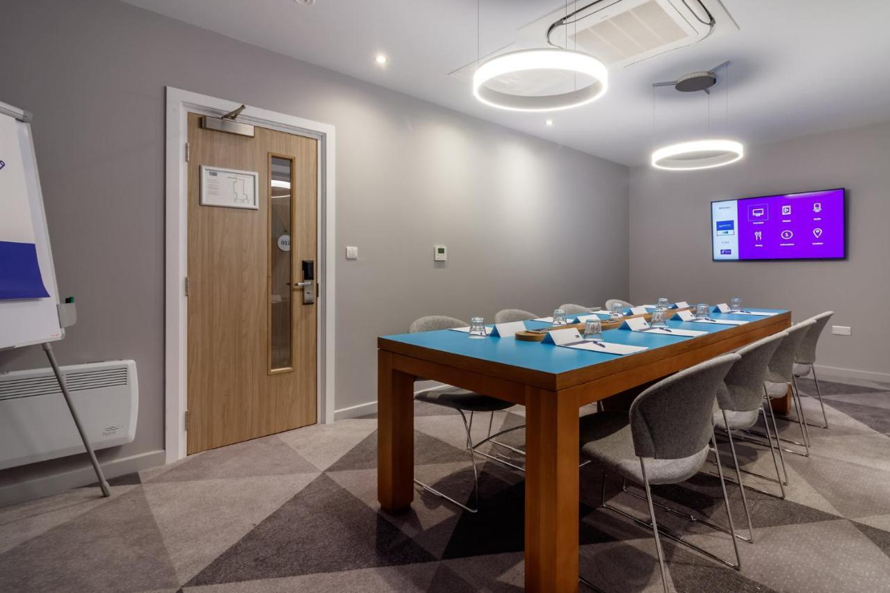 Holiday Inn Express - Wigan By Ihg Εξωτερικό φωτογραφία