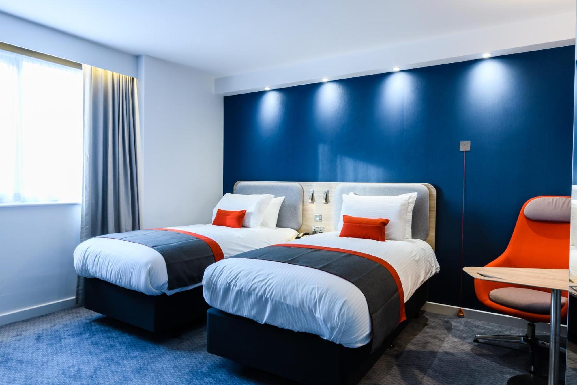 Holiday Inn Express - Wigan By Ihg Εξωτερικό φωτογραφία