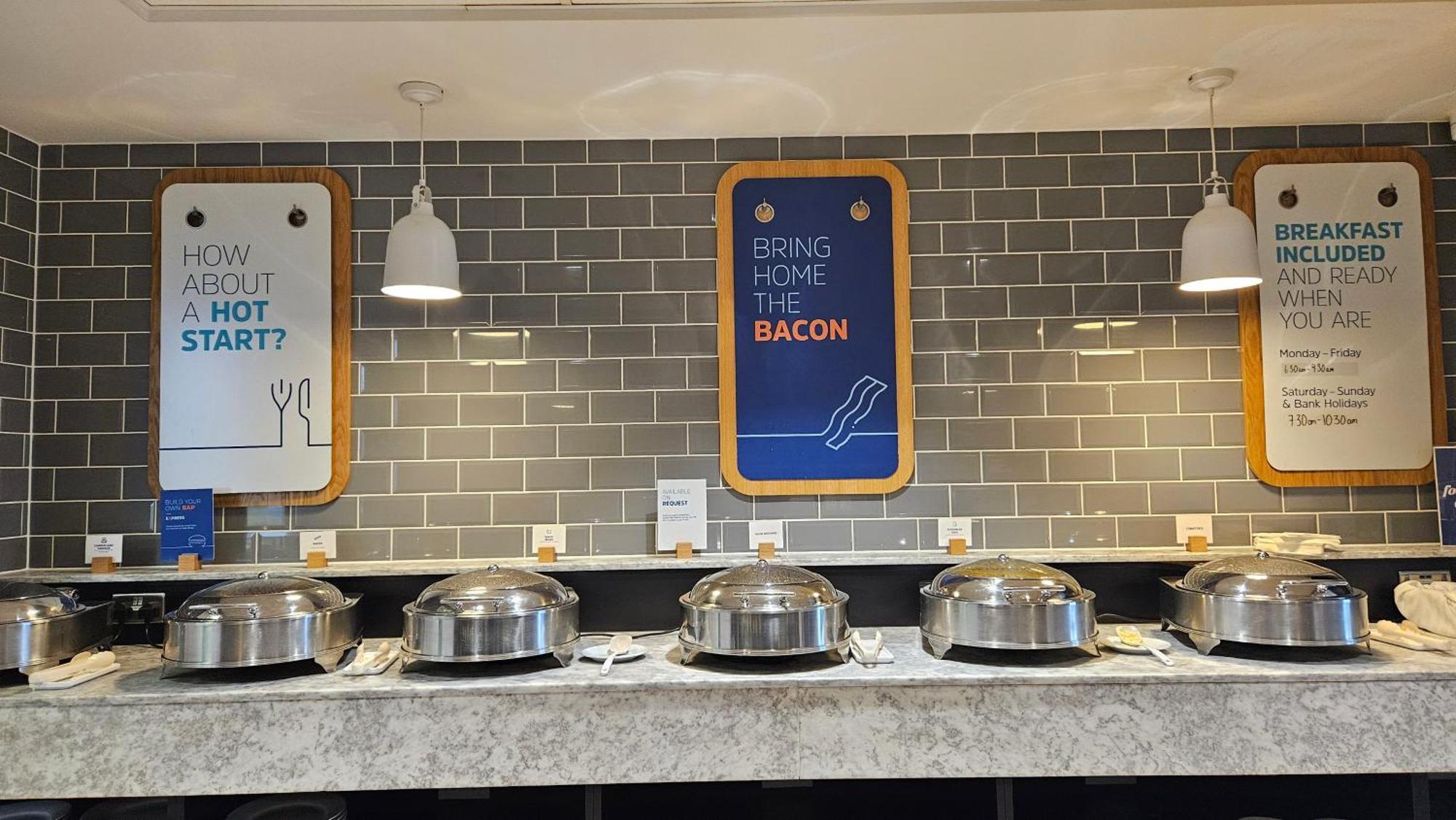 Holiday Inn Express - Wigan By Ihg Εξωτερικό φωτογραφία